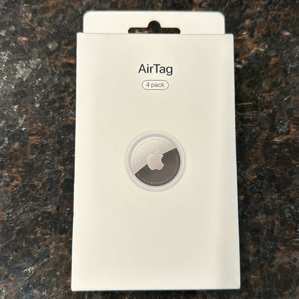 NIB Apple Tags 4-pack